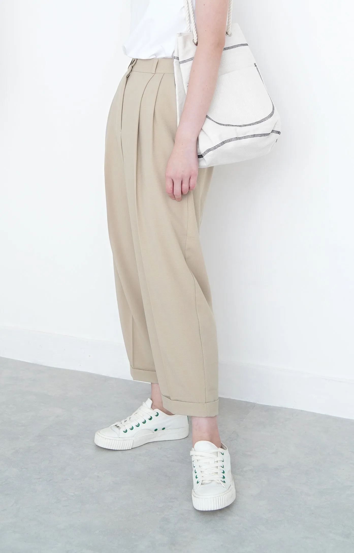 White basic tee top in crop cut